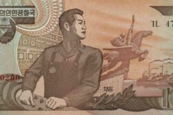 C 4720 COREIA DO NORTE 10 WON FE
