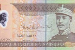 C 3560 REPUBLICA DOMINICANA 20 PESOS ORO ( POLÍMERO ) FE